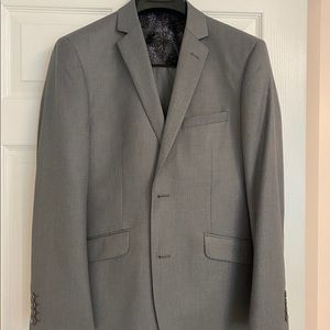 (NEW) Men’s Grey Slim Fit Suit - Jacket: 34, Pants: 32